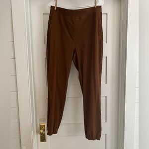 Lululemon women’s Adapted High-Rise Jogger Full Length